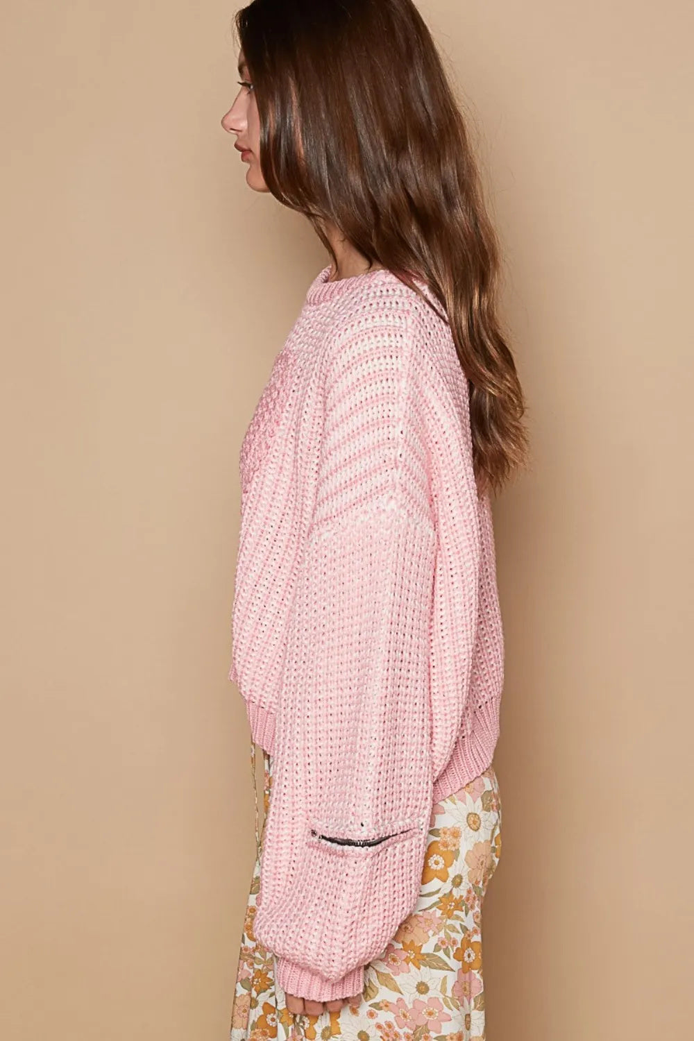 RM Round Neck Heart Patch Zipper Point Sleeve Sweater